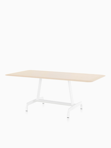 Una mesa AGL con una tapa ligera de chapa. Seleccione para ir a la página del producto del Grupo de tablas AGL.