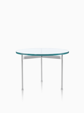 Una mesa redonda Claw con una tapa de cristal.