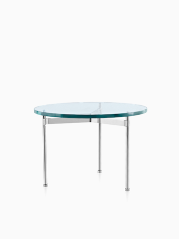 Una mesa redonda Claw con una tapa de cristal. Seleccione para ir a la página del producto Claw Table.