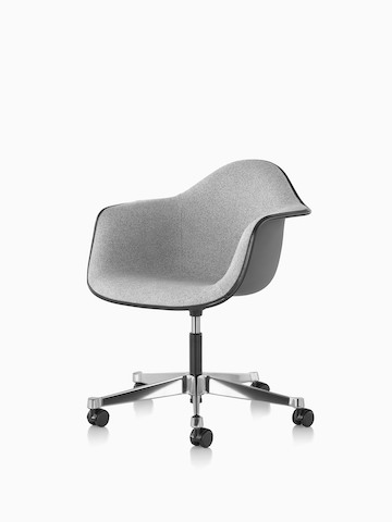 Silla de tareas Eames con revestimiento de fibra de vidrio gris y tapizado gris. Seleccione para ir a la página del producto Eames Task Chair.