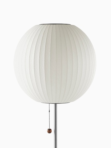 Una lámpara de mesa blanca. Seleccione para ir a la página del producto Nelson Ball Lotus Table  Lamp.
