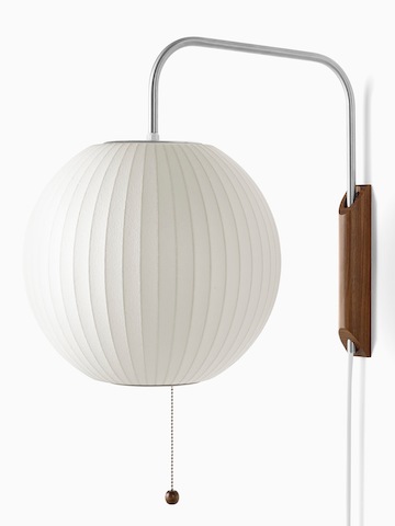 Una lámpara de pared blanca. Seleccione para ir a la página del producto Nelson Ball Wall Sconce.