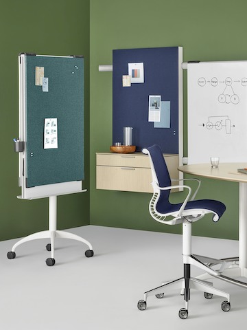 A blue Setu Stool in a collaboration space. Select to go to the office chairs page for the Thrive Ergonomic Portfolio.