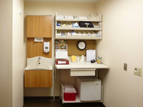A small medical room outfitted wth Compass modular components.