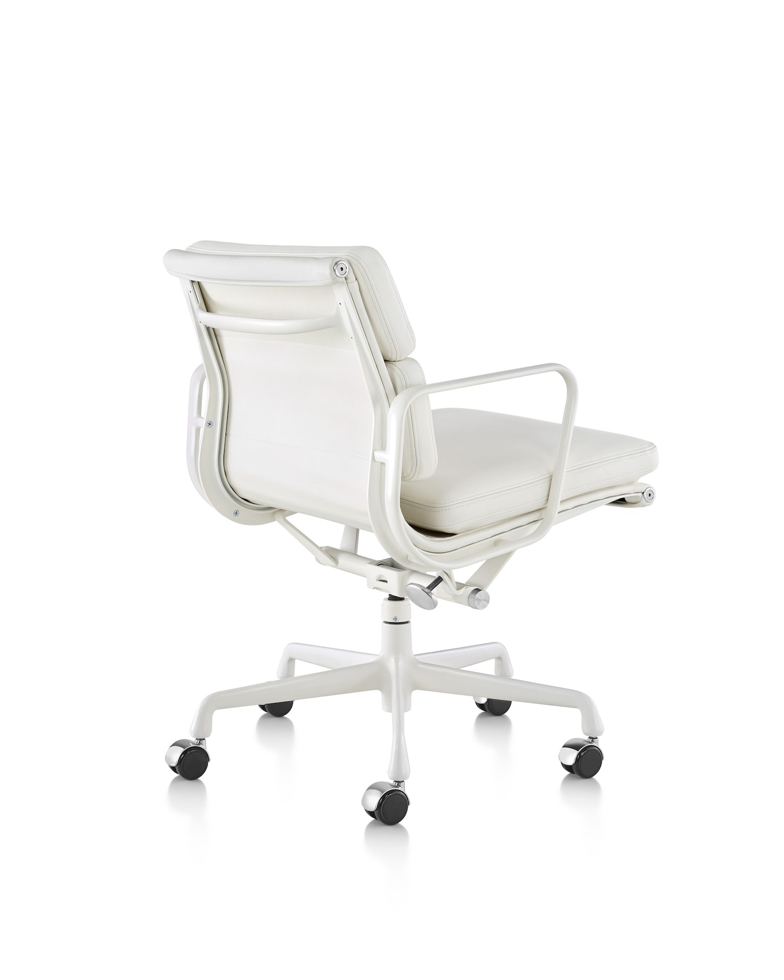 Eames Soft Pad Management Chair