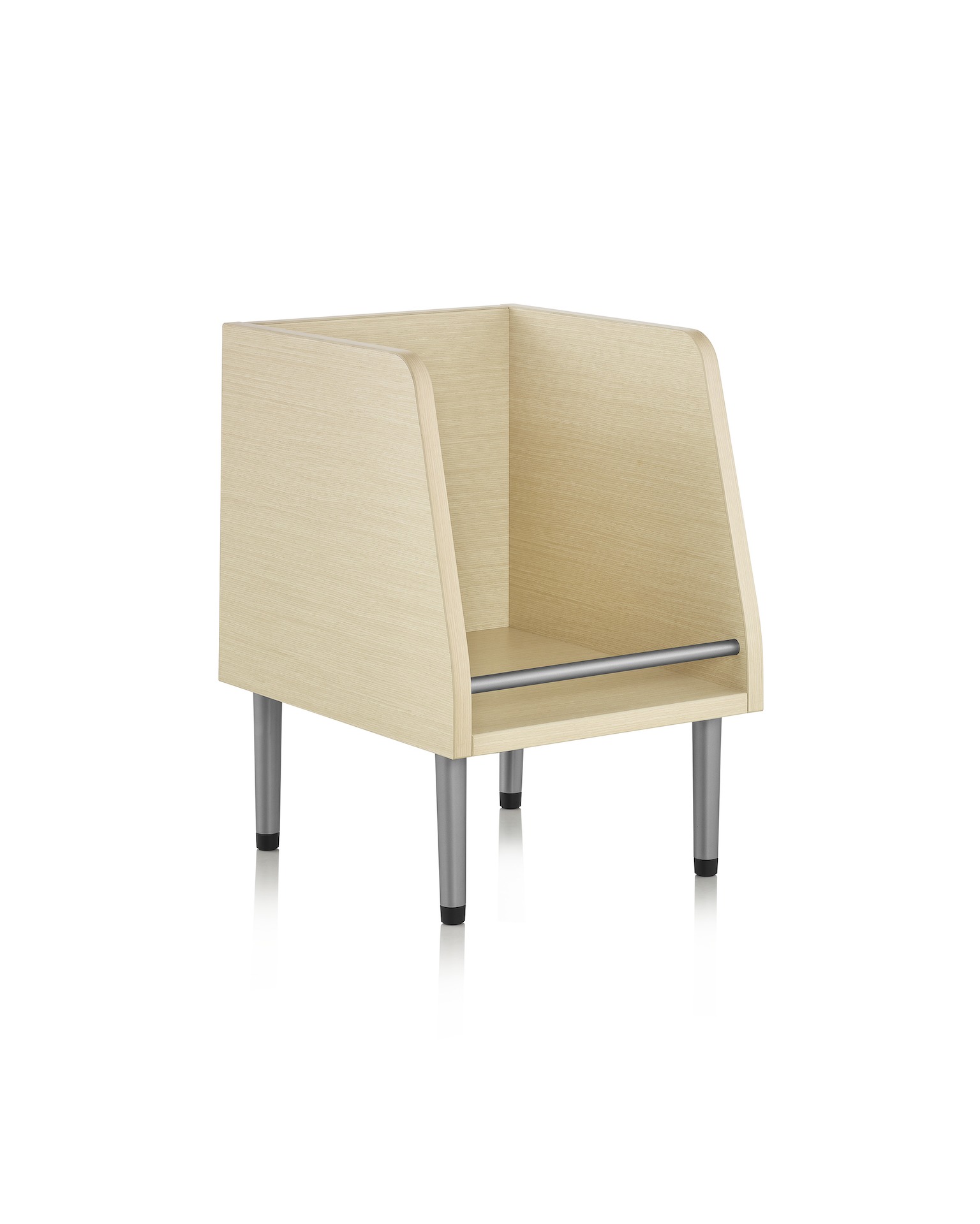 Front three-quarter view of Palisade Tote on white sweep.