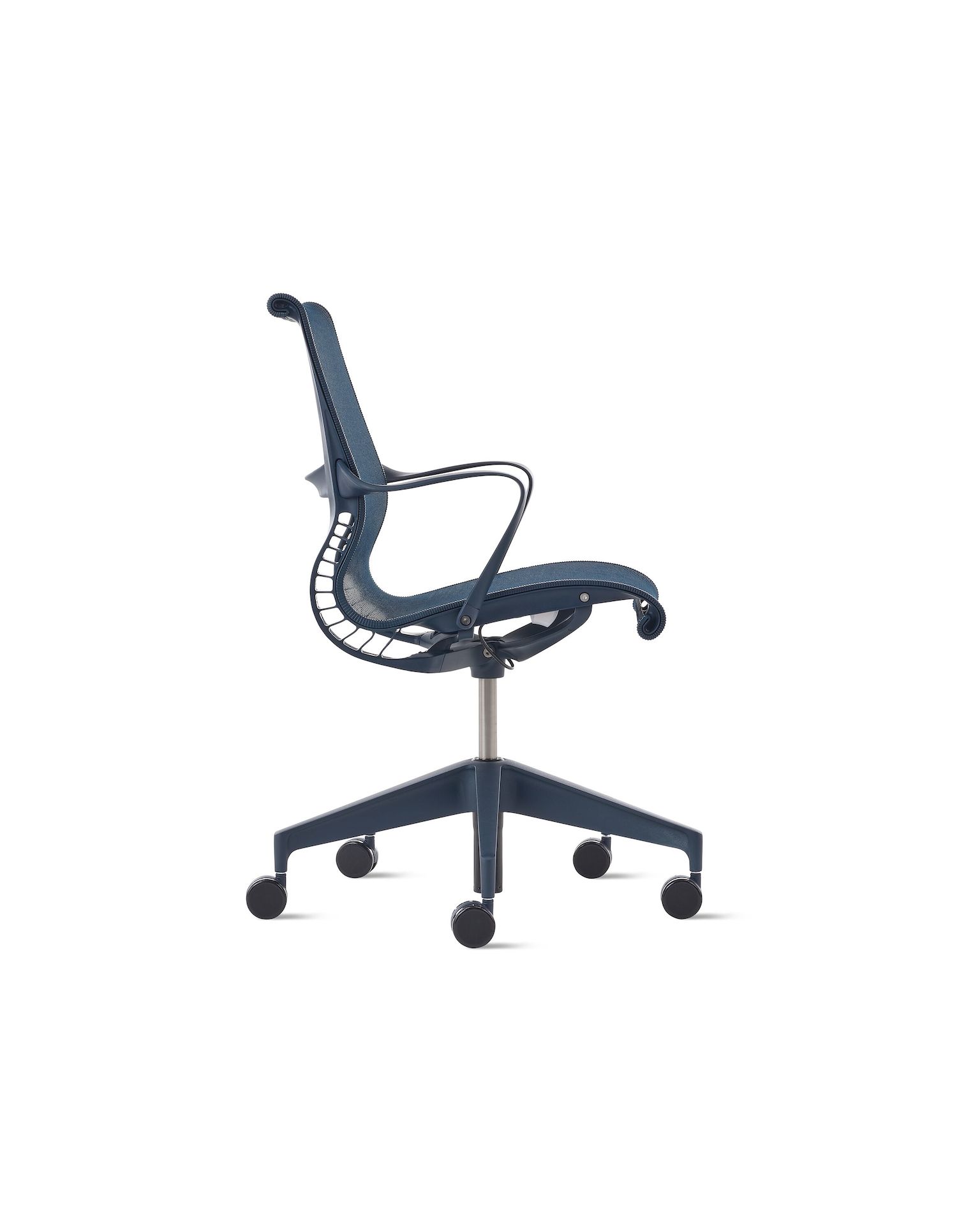 Side view of a Setu chair with fixed arms in dark blue.