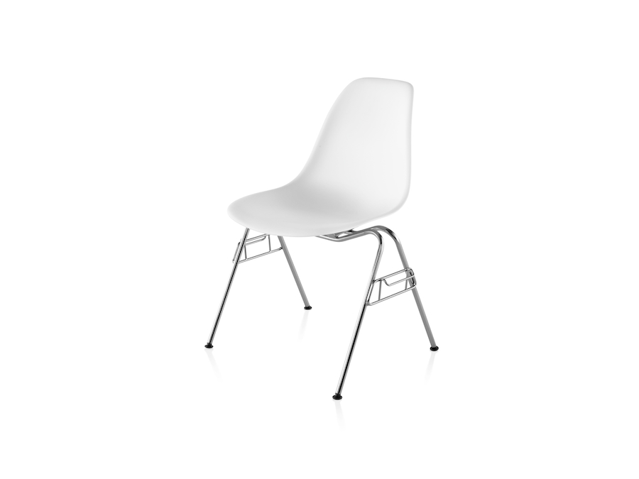 A photo - Eames Moulded Plastic Side Chair–Stacking Base