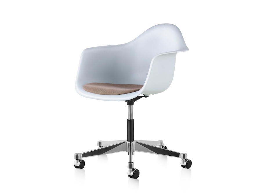 A photo - Eames Task Chair–With Arms–Upholstered Seat Pad
