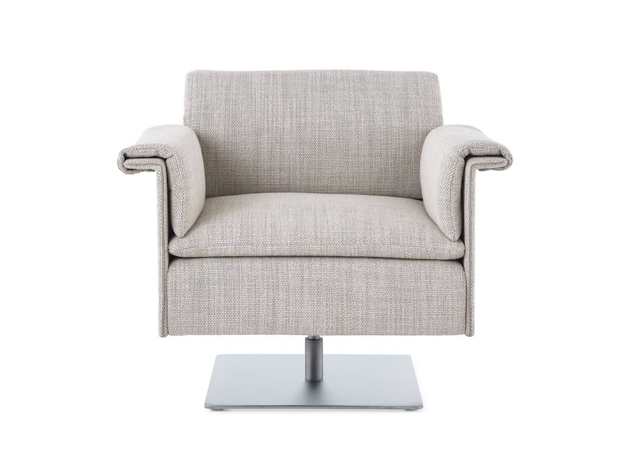 Mantle Club Chair–With Arms–Swivel Base