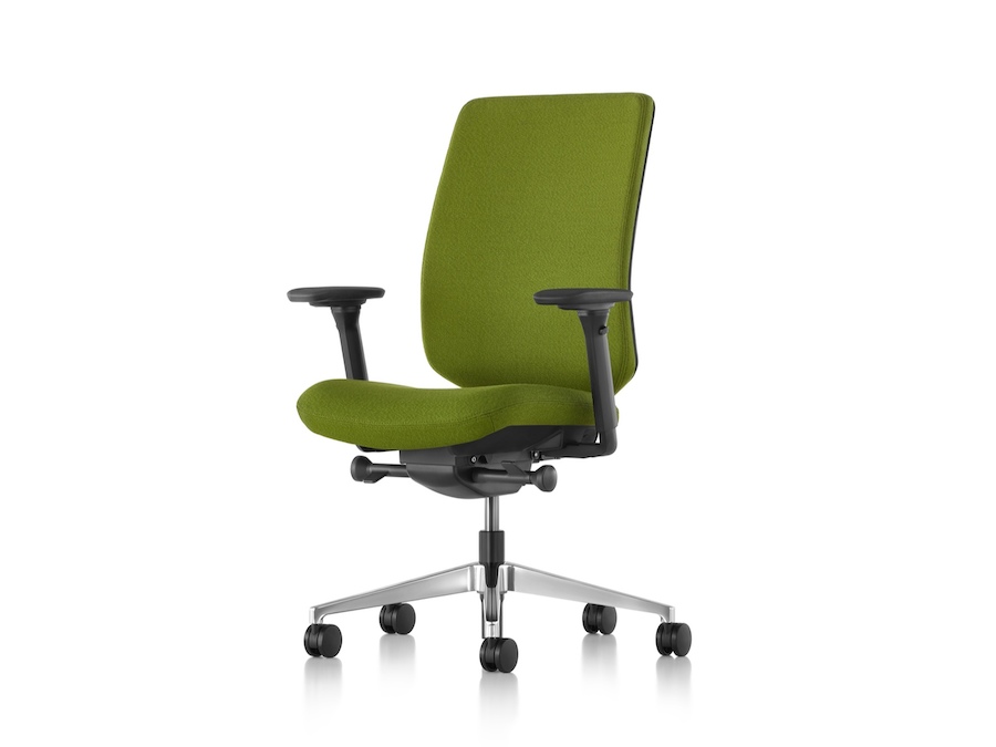 Uma foto - Cadeira Verus–Encosto estofado–Braços totalmente ajustáveis