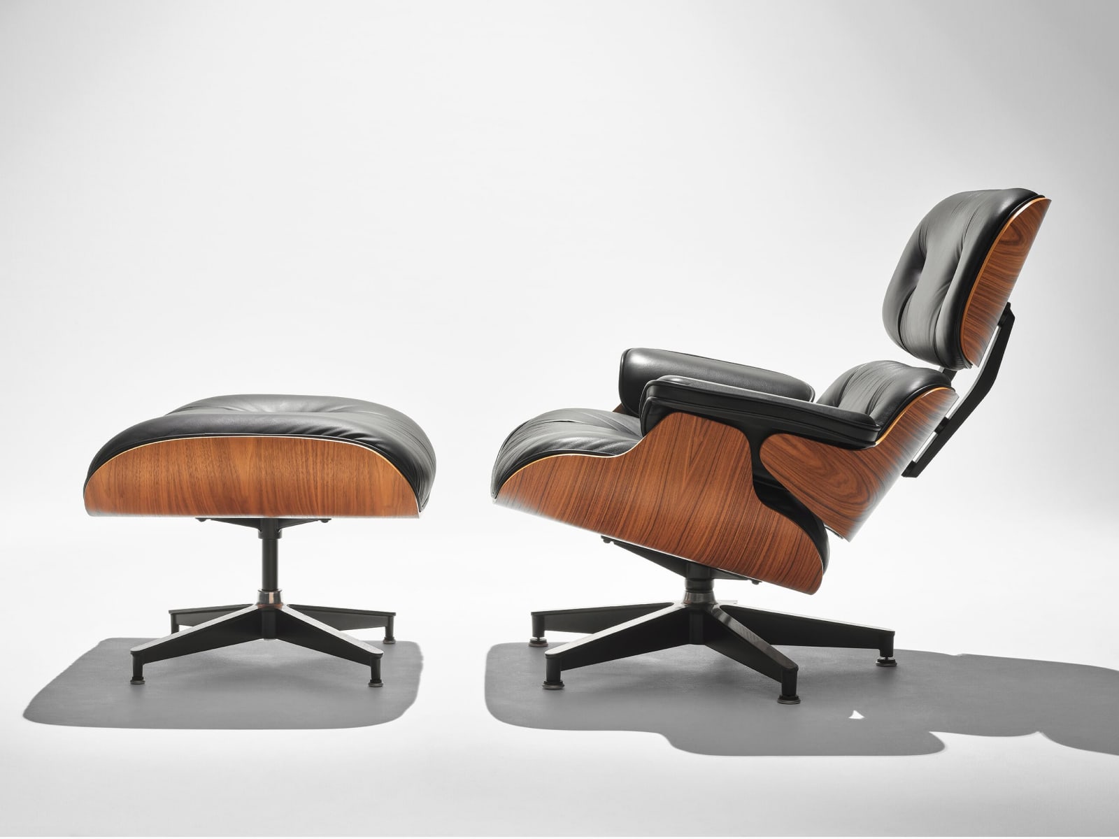 Fauteuil lounge et repose-pieds Eames