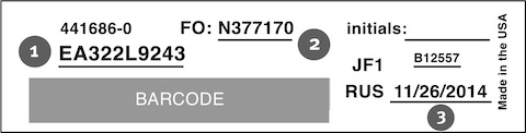 Una muestra de la etiqueta del producto Herman Miller, que muestra las ubicaciones del número de modelo, la fecha de fabricación y el número FO.