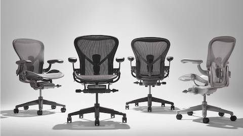 Vier Aeron Stühle in Carbon, Onyx, Graphite und Mineral. Vier Aeron Stühle in Carbon, Onyx, Graphite und Mineral.