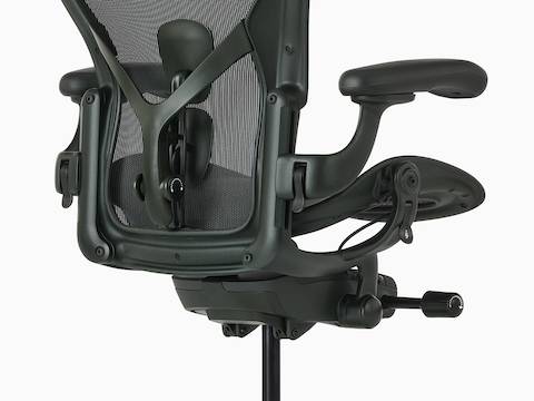 Vista trasera de una Silla Aeron en verde oscuro con PostureFit SL.
