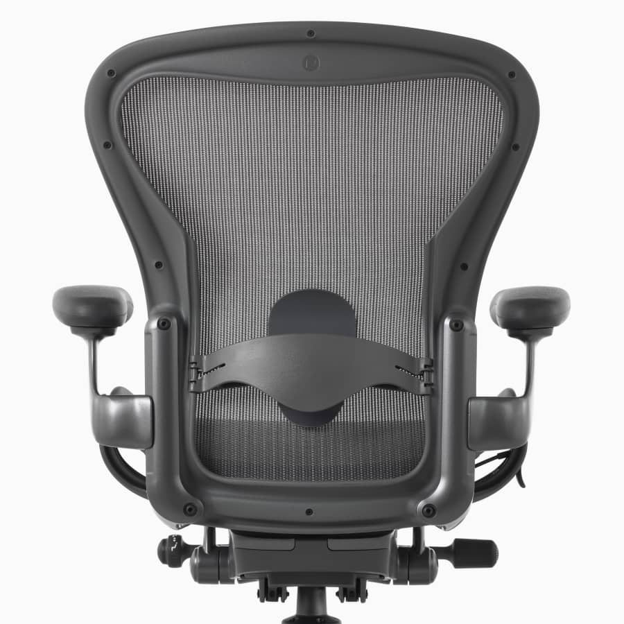 Vista posterior de un taburete Aeron con apoyo lumbar ajustable.