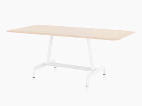 Schuin aanzicht van een rechthoekige AGL-tafel met een lichte fineer top en een witte aluminium voet.