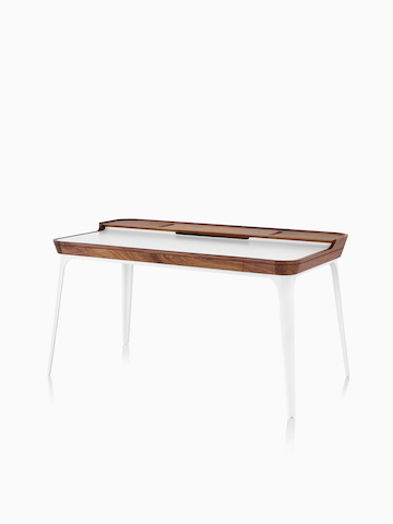 一个木头和铝Airia书桌。选择进入Airia桌面和媒体柜产品页面。