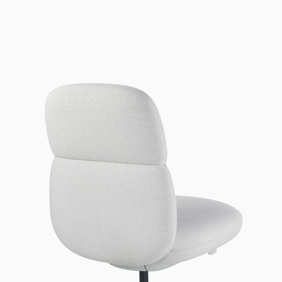 Herman Miller 中靠背潜灰色不带扶手 Asari 椅子的详细视图。