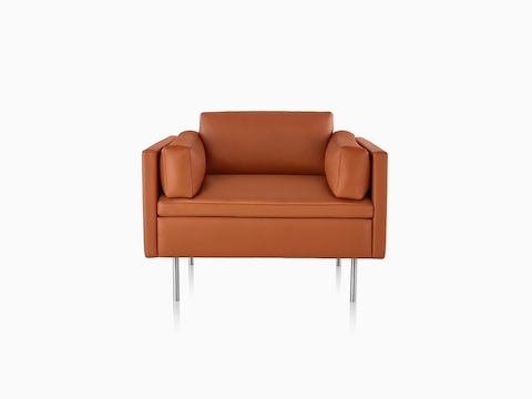 前视图：紫铜色Bolster沙发系列俱乐部座椅。