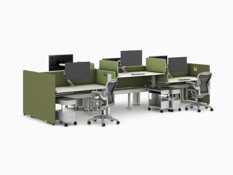 Verzameling donkere en lichtgroene Bound-schermen geplaatst op een wit Ratio-werkstation met zes werkoppervlakken, grijze Aeron-stoelen en OE1 opslagtrolleys, gezien vanuit een hoek.