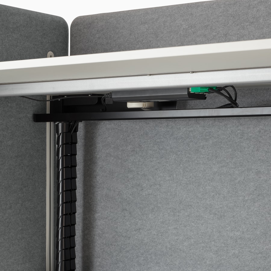 Detail of upper tray-wire management, and umbilical riser.