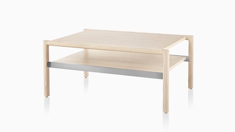 Uma visão angular de uma mesa retangular Brabo ocasional com dois níveis em um acabamento leve.