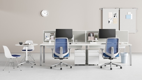Byne System with Imagine legs in a 4-seat cluster, with framed screens, organisation accessories and Verus Chairs.
