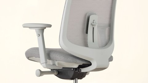 带角度的视图：Verus座椅的靠背特写。