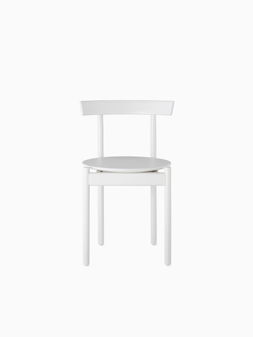 Ein Comma Stuhl in Weiß, von vorne betrachtet.