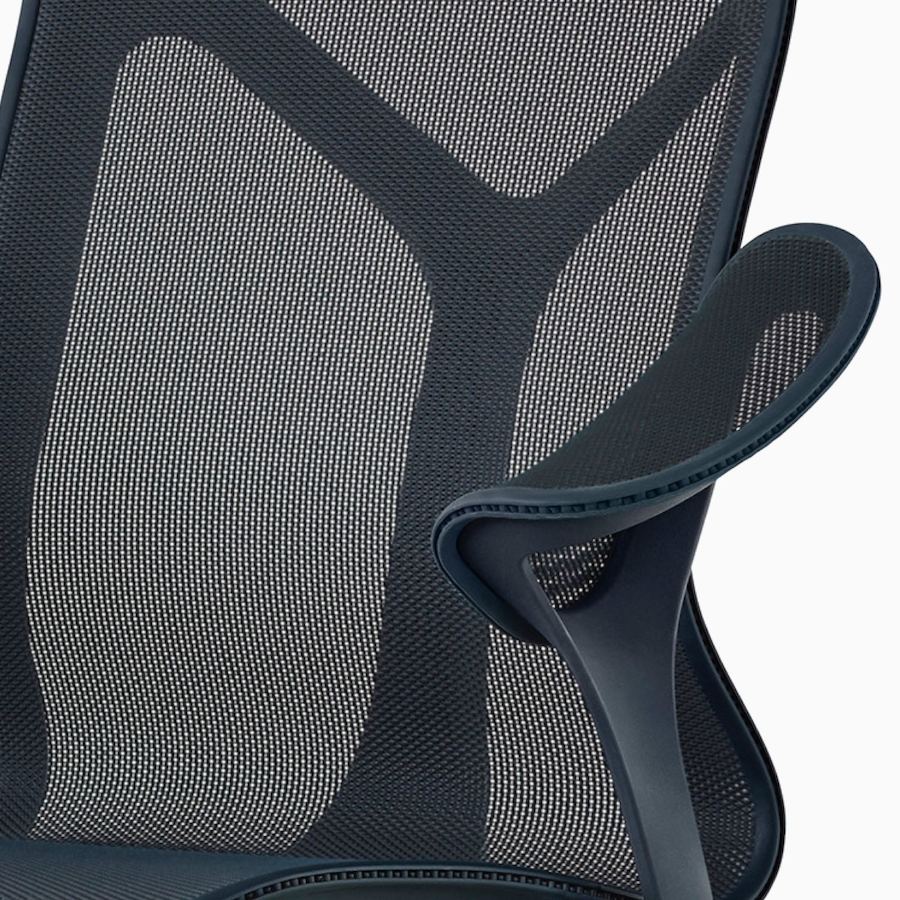 https://www.hermanmiller.com/content/dam/hmicom/page_assets/products/cosm_chairs/it_prd_dtl_cosm_chairs_05.jpg.rendition.900.900.jpg