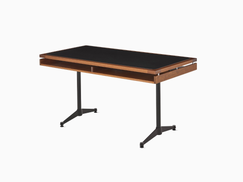 Uma mesa executiva Eames 2500 Series em nogueira com revestimento em couro preto.