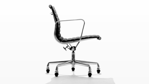 Profile view of a black Eames Aluminum Group mid-back management chair. Profile view of a black Eames Aluminum Group mid-back management chair.