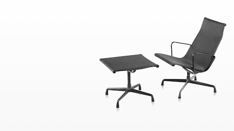 Eames Aluminum Group室外休闲椅和黑色编织织物的软垫凳。