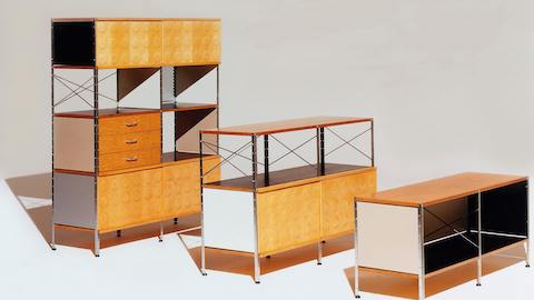 三个Eames各种尺寸的存储单元，均采用桦木，黑色和白色的中性色调。