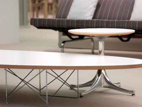 Close view of the wire-rod base on a white Eames Wire Base Elliptical Table. 