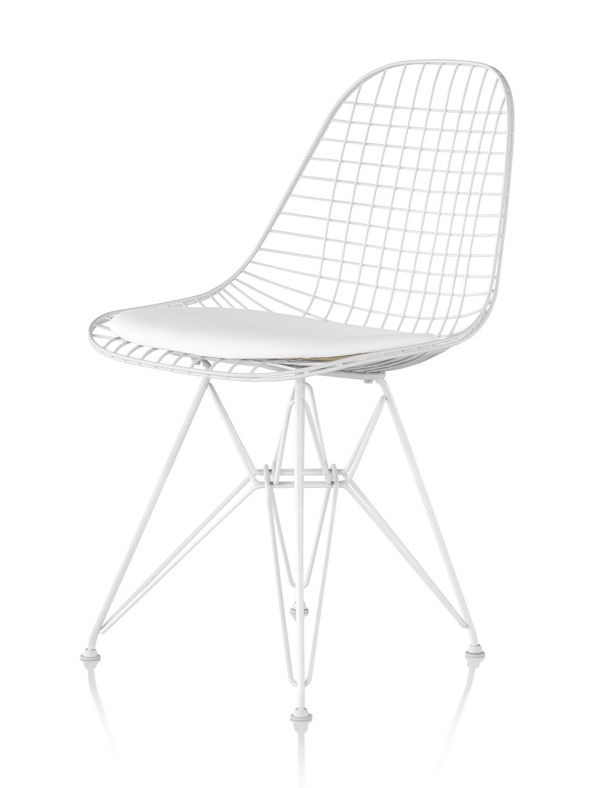 Eames 45度の角度から見たワイヤーベース付きワイヤーサイドチェア。