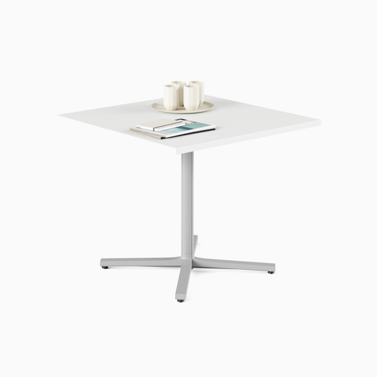 Ein weißer, quadratischer Everywhere Table in Standardhöhe mit grauer Säule.