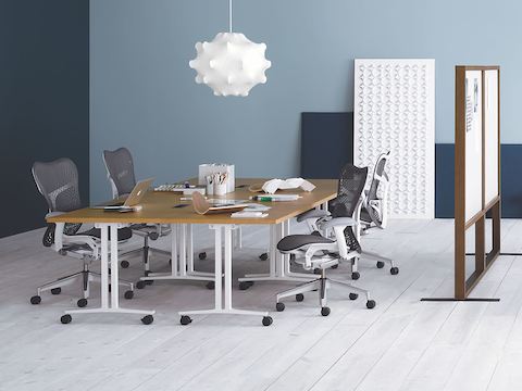 A collaboration space featuring gray Mirra 2 office chairs and four Everywhere Tables, ganged to form a large meeting table.