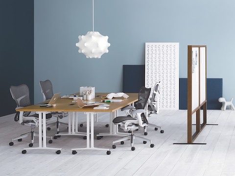 A collaboration space featuring gray Mirra 2 office chairs and four Everywhere Tables, ganged to form a large meeting table.