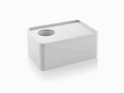 Abgewinkelter Blick auf eine große weiße Form-Box mit abnehmbarem Deckel und abnehmbarem Becher.