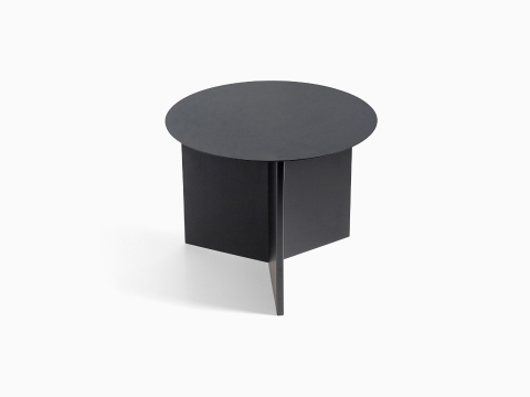 Una mesa redonda Slit en negro, vista desde el frente.