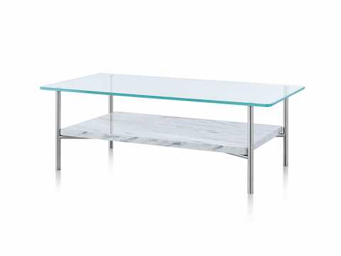 Vista ad angolo di un tavolo per uso occasionale Layer rettangolare con piano in vetro e superficie inferiore in pietra.