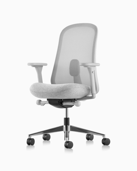 Siège Lino gris avec support sacro-lombaire réglable, vu de face depuis un certain angle. Siège Lino gris avec support sacro-lombaire réglable, vu de face depuis un certain angle.