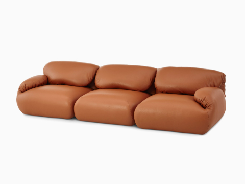 Modulares Luva Sofa als Dreisitzer.