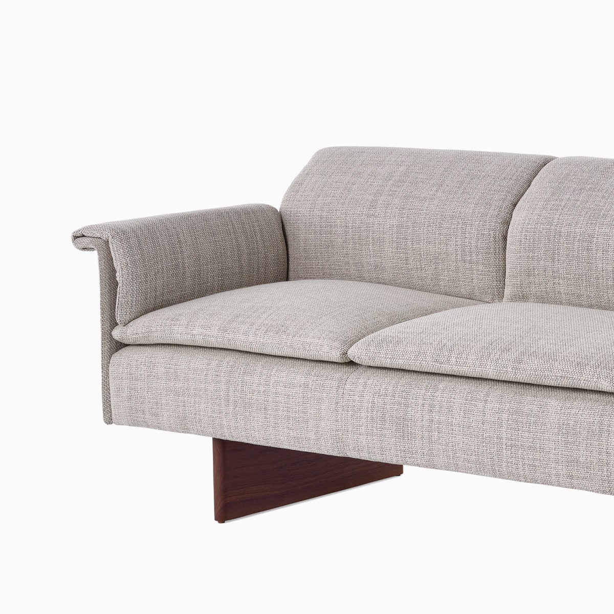 Mitad de un sofá de tres asientos Mantle tapizado en Capri Stone con base de madera de nogal.