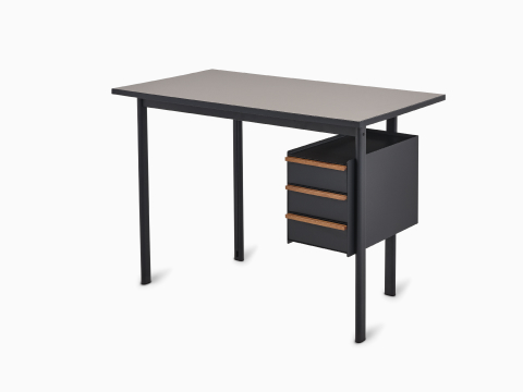 斜视图：黑色Mode办公桌，配沙石色桌面。