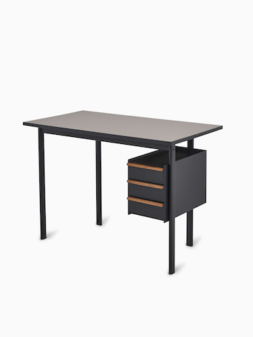 斜视图：黑色Mode办公桌，配沙石色桌面。选择前往Mode办公桌产品页面。