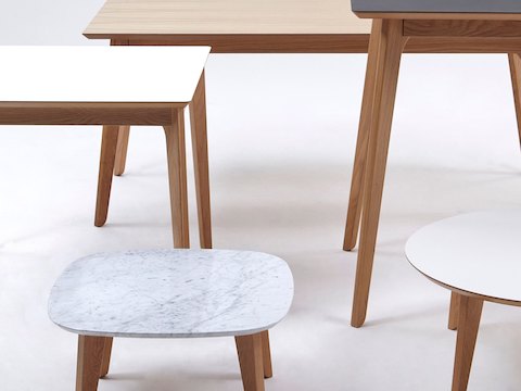 方形naughtone Dalby咖啡桌，配有白色大理石桌面，搭配Dalby系列中不同高度和饰面的其他桌。