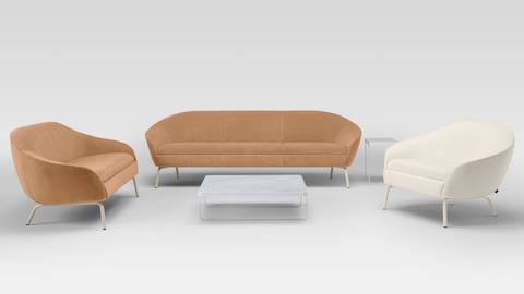 Twee Ever Lounge-fauteuils en een Ever-bank rond een witte salontafel.